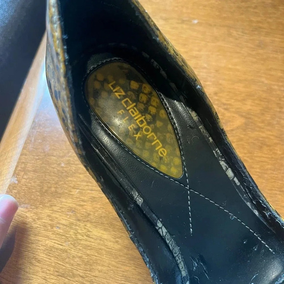 Liz Claiborne flex sz 5.5 leather reptile print heels - Picture 4 of 6